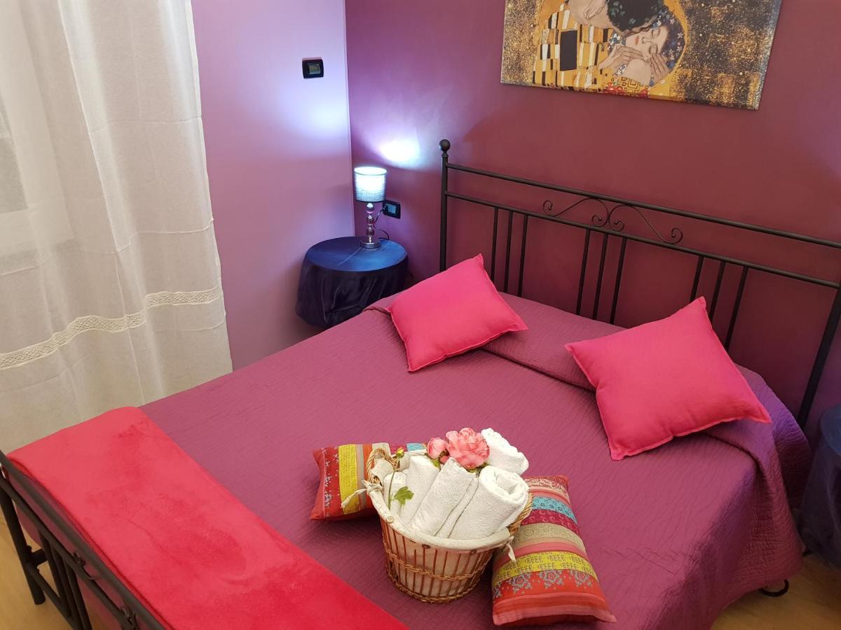 Ghiro Ghiotto Bed & Breakfast Pietra Ligure Bagian luar foto