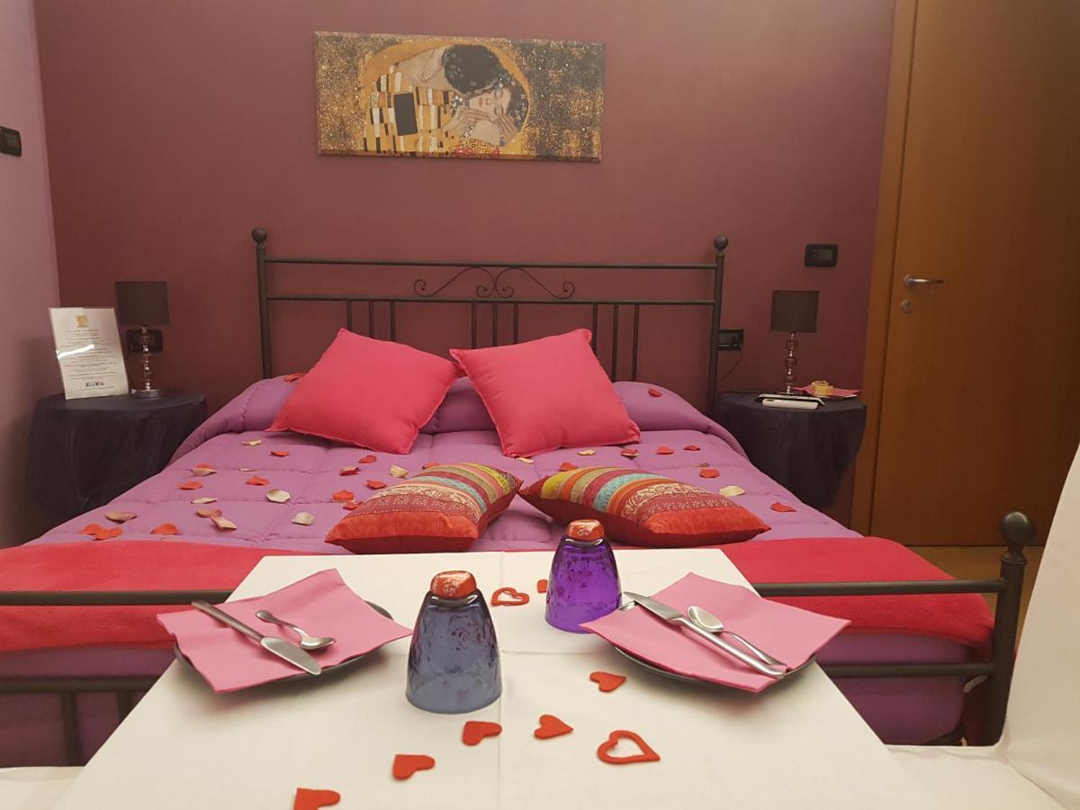 Ghiro Ghiotto Bed & Breakfast Pietra Ligure Bagian luar foto