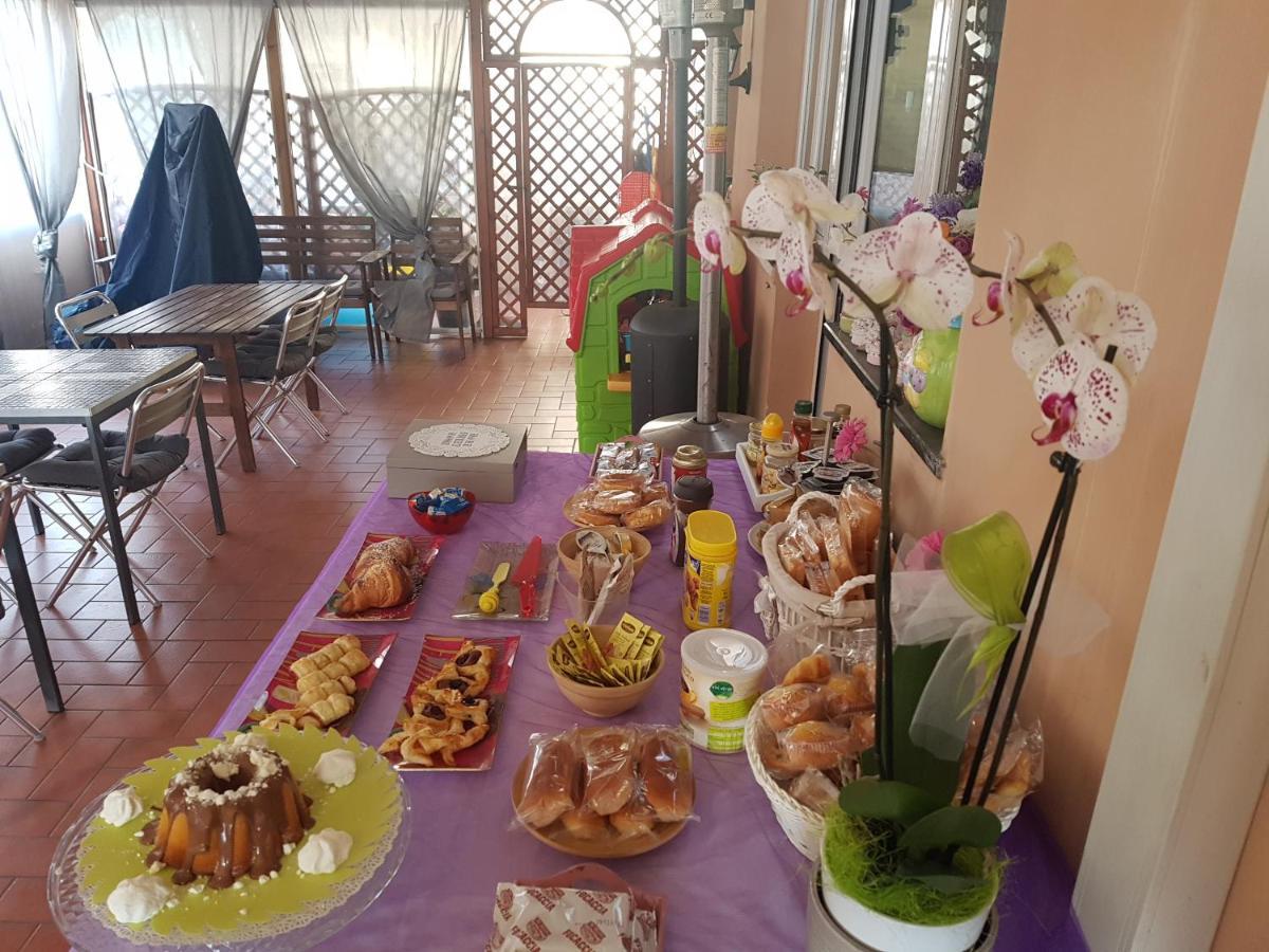 Ghiro Ghiotto Bed & Breakfast Pietra Ligure Bagian luar foto