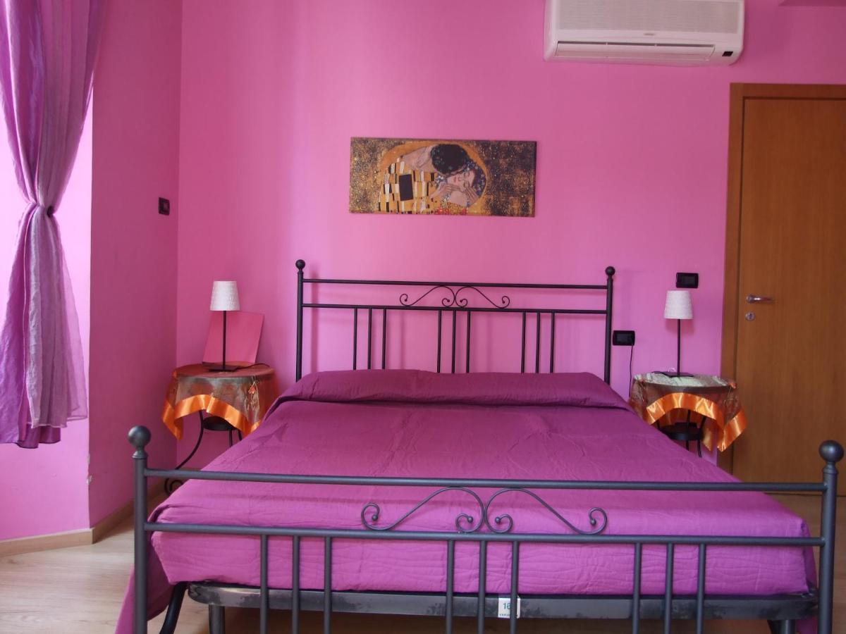 Ghiro Ghiotto Bed & Breakfast Pietra Ligure Bagian luar foto