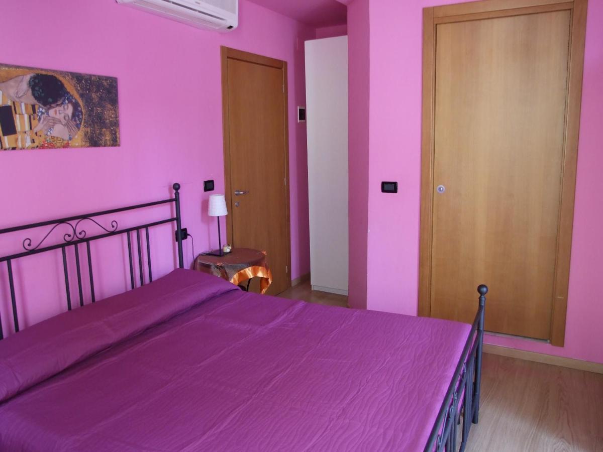 Ghiro Ghiotto Bed & Breakfast Pietra Ligure Bagian luar foto