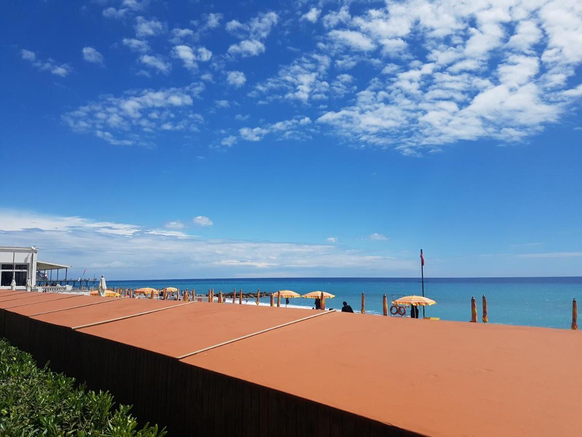 Ghiro Ghiotto Bed & Breakfast Pietra Ligure Bagian luar foto
