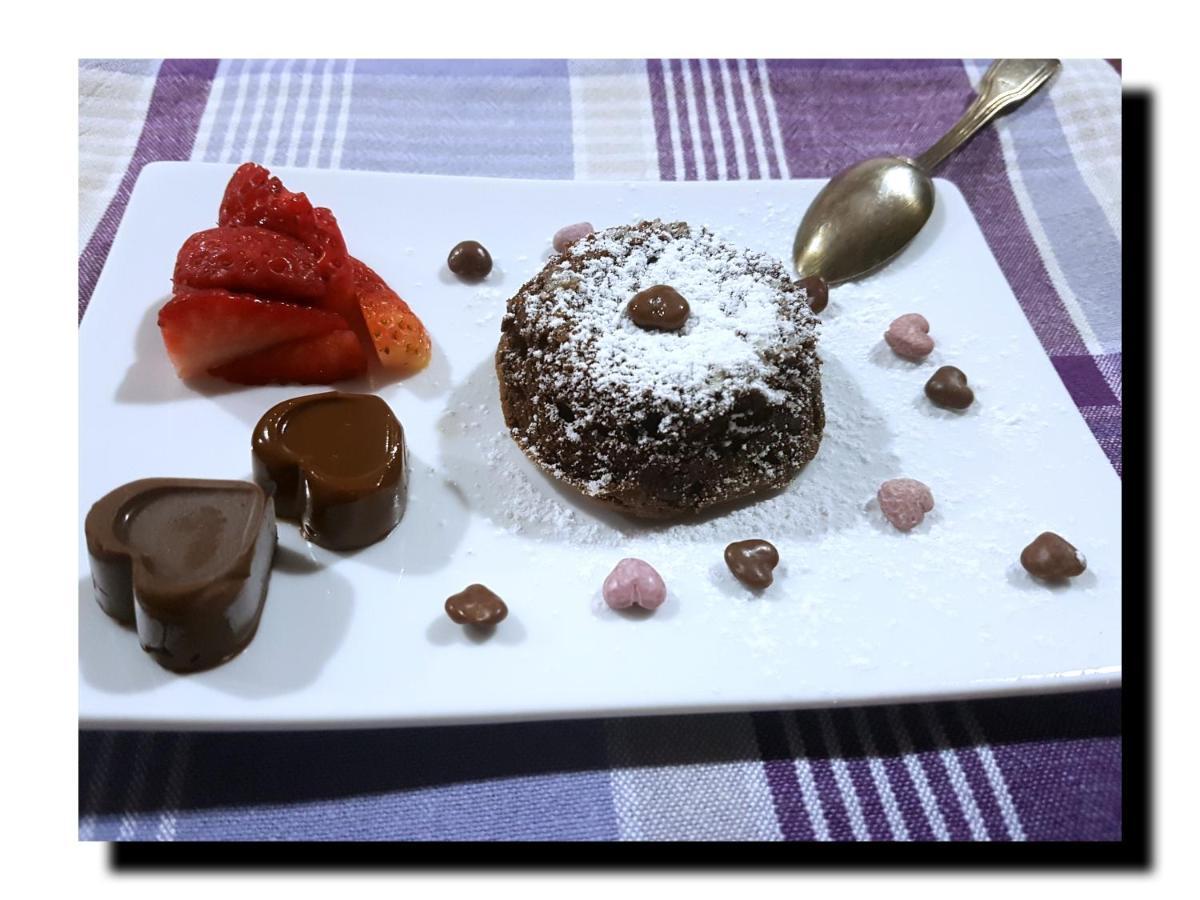 Ghiro Ghiotto Bed & Breakfast Pietra Ligure Bagian luar foto
