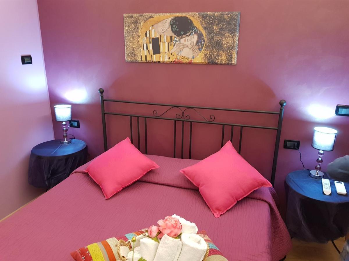 Ghiro Ghiotto Bed & Breakfast Pietra Ligure Bagian luar foto