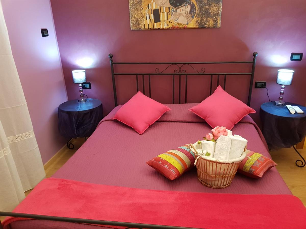 Ghiro Ghiotto Bed & Breakfast Pietra Ligure Bagian luar foto