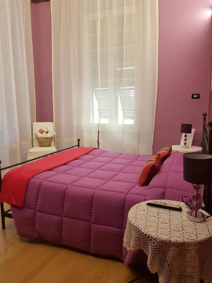 Ghiro Ghiotto Bed & Breakfast Pietra Ligure Bagian luar foto