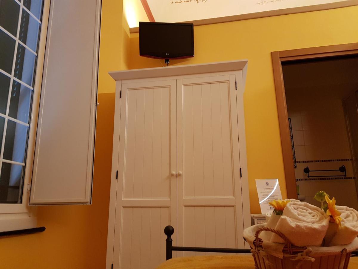 Ghiro Ghiotto Bed & Breakfast Pietra Ligure Bagian luar foto