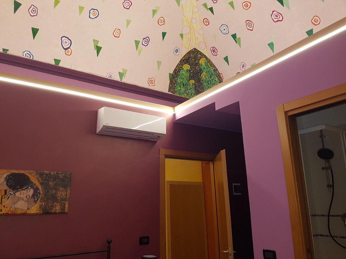 Ghiro Ghiotto Bed & Breakfast Pietra Ligure Bagian luar foto